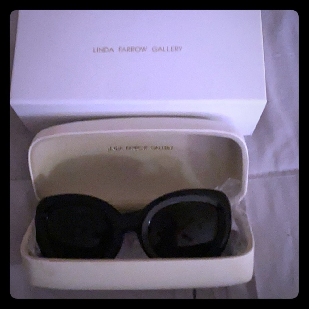 Linda Farrow Gallery Cat Black out Sun glasses